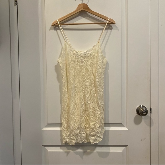 Victoria’s Secret Vintage Lace Cream Chemise - Picture 2 of 3